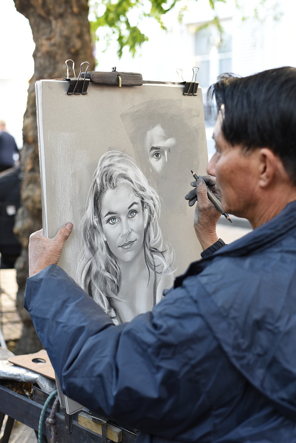 Paris - Montmartre Painter 2 Paris - Montmartre Painter 2